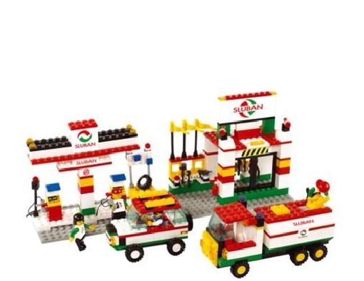 Игровой конструктор SLUBAN 730725 / M 38 B 2600, Автозаправка (435 деталей)