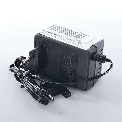 Зарядное устройство 12V-1000MA круглый штекер для электромобилей JS007