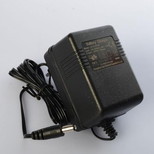 Зарядное устройство M 3894-12V1000MAh для автомобиля M 3894