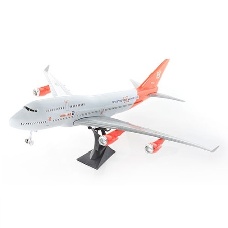 фото Сборная модель Боинг 747-400 на подставке (брак, без задних крыльев)