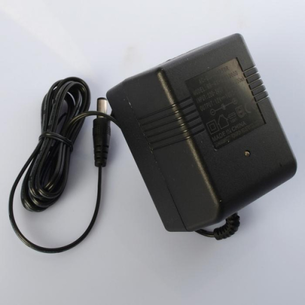Зарядное устройство 12V 1000mA M 4208-CHARGER для грузовика M 4208
