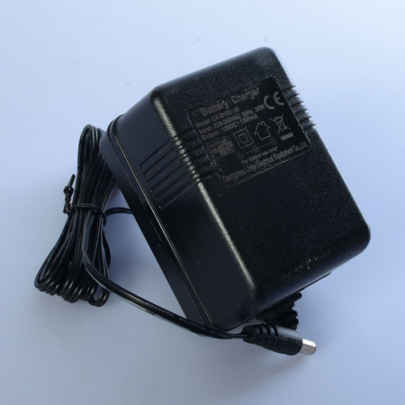 фото Зарядное устройство 12V 1500mA M 4061-CHARGER для джипа M 4061