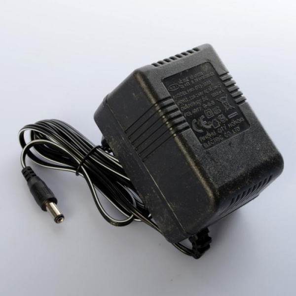 Зарядное устройство 12V 1000mA M 4051-CHARGER для машины M 4051 4076