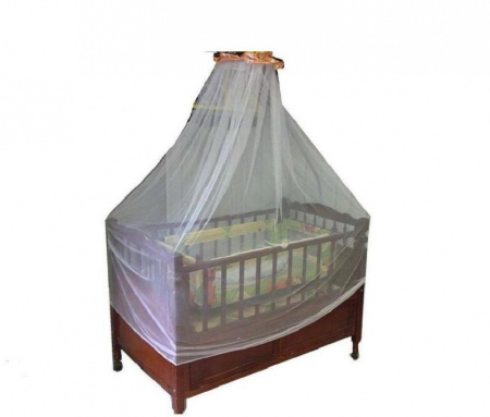 фото Детская темная деревянная кровать 621